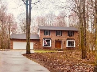 2455 N Woodland Estates Dr, Midland, MI 48642