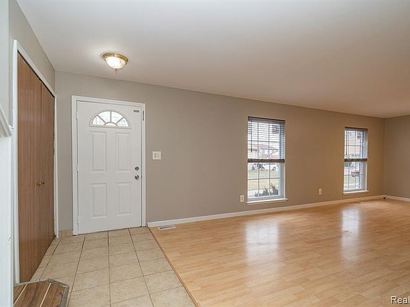 2nd image of 35540 Townley Dr