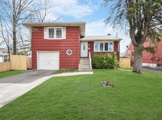 206 Urban Ave, Westbury, NY 11590