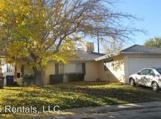 614 E Oldfield St, Lancaster, CA 93535