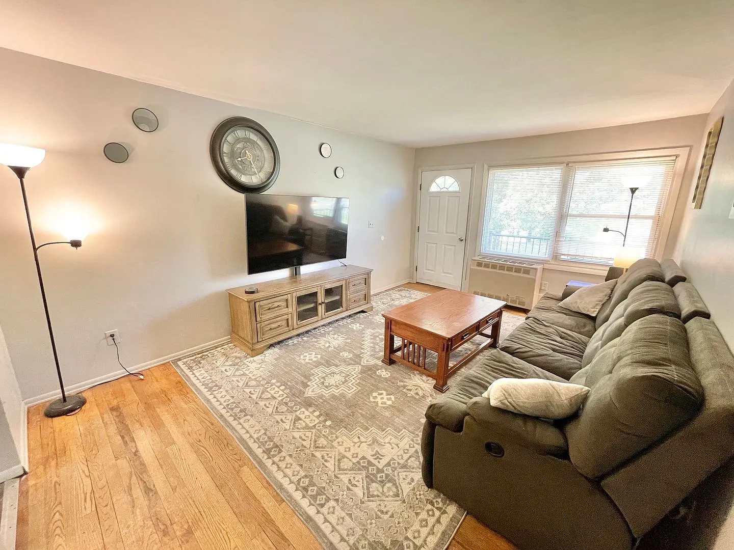 203 Harbor Rd — Photo 2