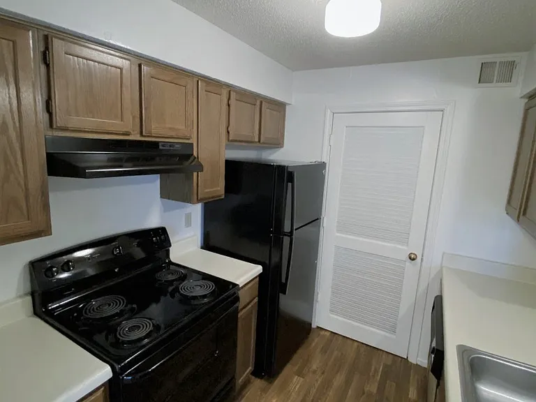 The Retreat at Woodlands Apartments — Photo 34