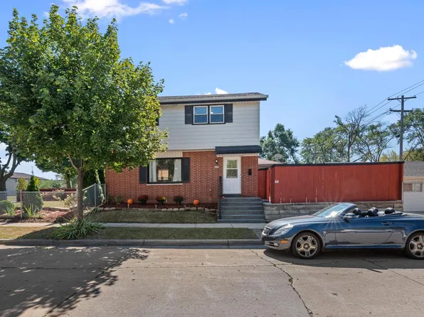 9109 West Swan CIRCLE, Milwaukee, WI 53225