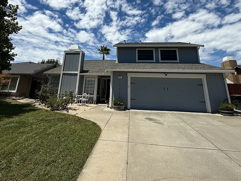 520 Lupine Cir — Photo 1