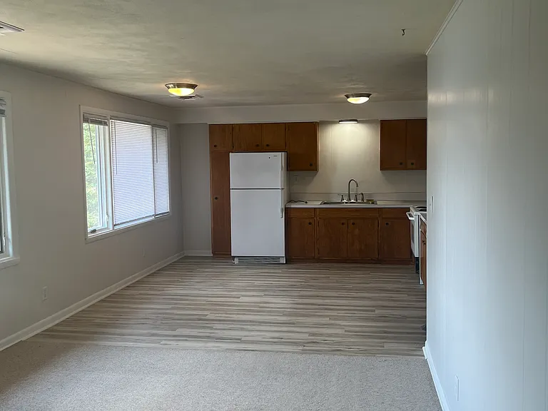 328 E Lake Cowdry Ln NW #B — Photo 3