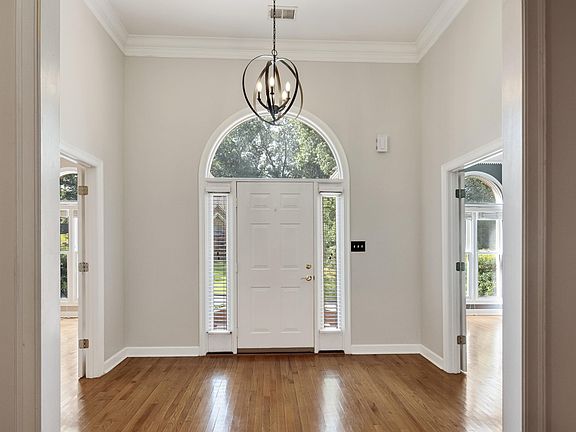 2nd image of 500 Brook Ridge Cir