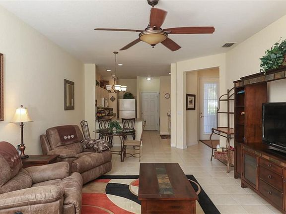 4th image of 2410 Magnolia Cir