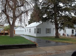 915 12th St, Rawlins, WY 82301