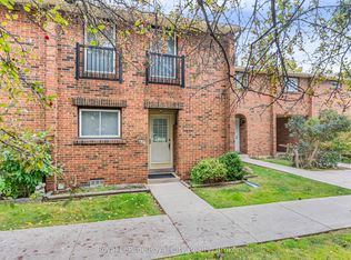 201 Silvercreek Pkwy N #62, Guelph, ON N1H3T4