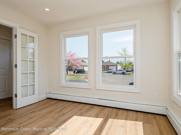 3rd image of 22 Greenville Court
