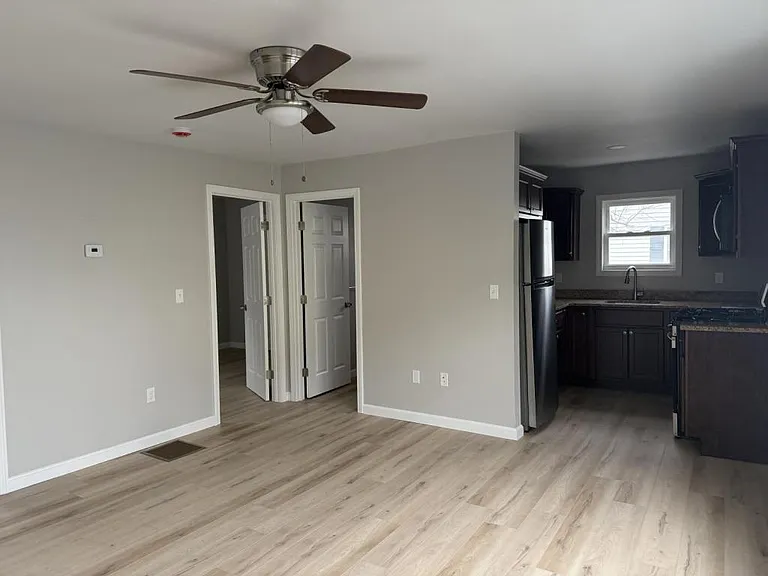 223 Davis St — Photo 7