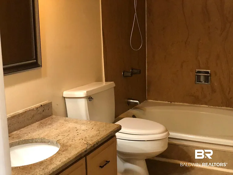 1009 Seacliff Dr N — Photo 10