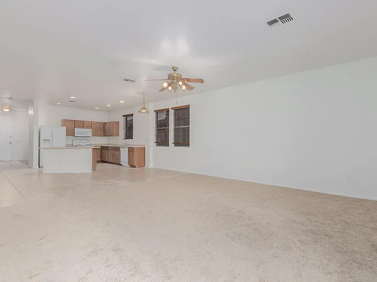 3209 W Saint Catherine Ave — Photo 4