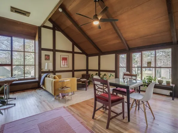 26 Pine Grv, Amherst, MA 01002