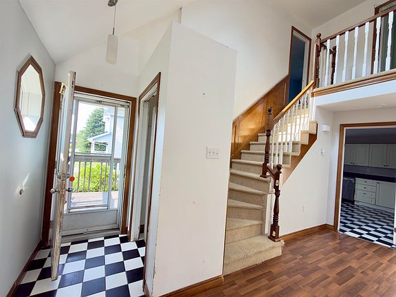 4th image of 123 Boxwood Cres
