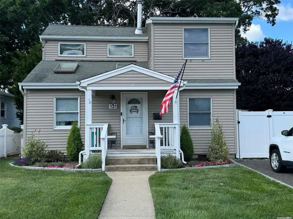 131 Massachusetts Avenue, Massapequa, NY 11758