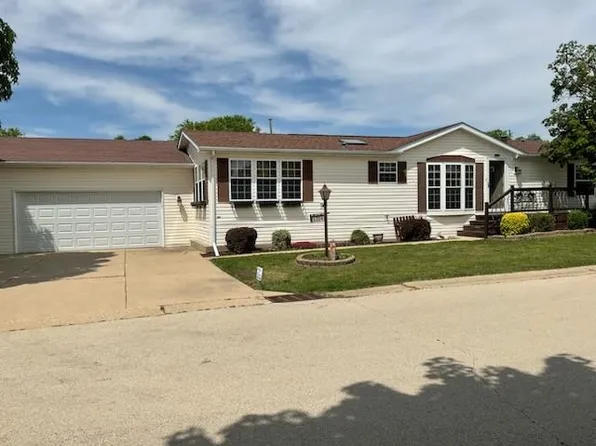 5354 Autumnash Ln, Machesney Park, IL 61115