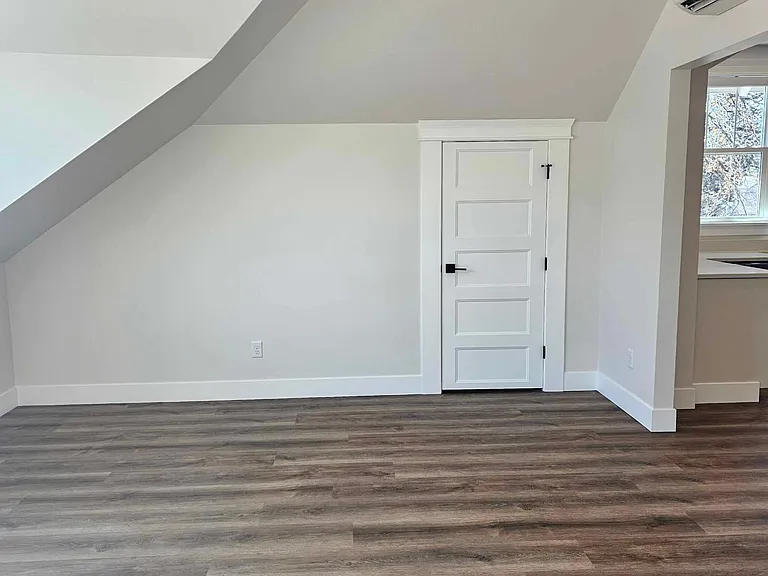 541 Brooks St — Photo 10