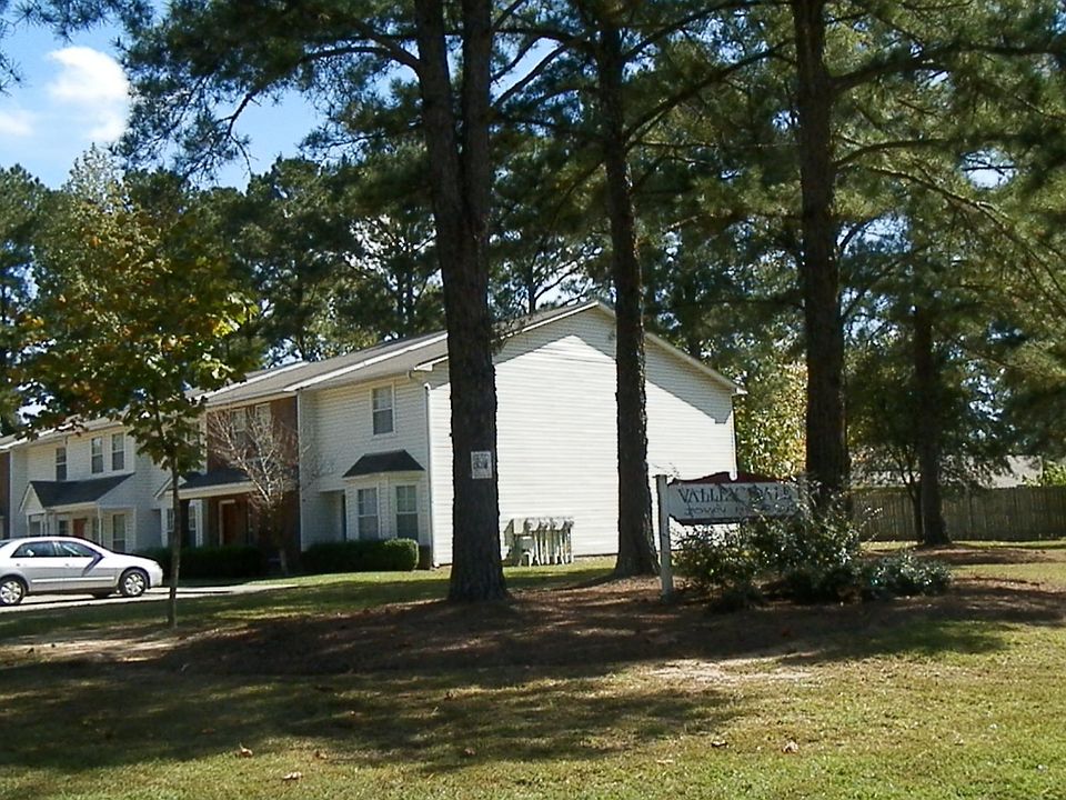 2nd image of 100 Edgefield Rd APT 4