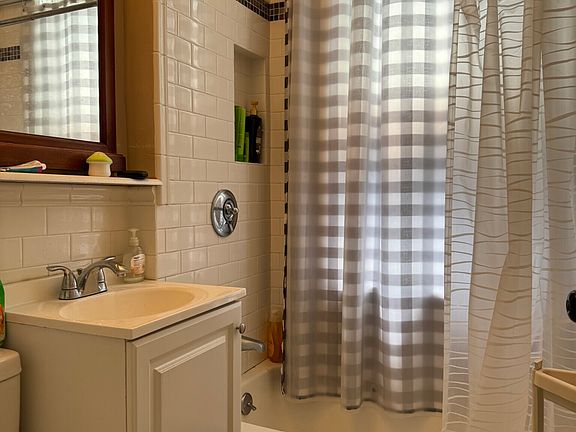 2nd image of 7 High Street Pl APT 2