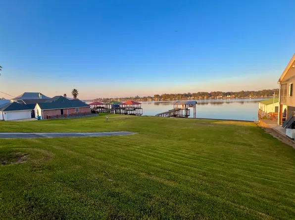 7908 False River Rd, Oscar, LA 70762