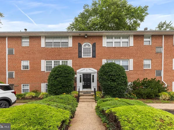 800 South Ave APT B11, Secane, PA 19018
