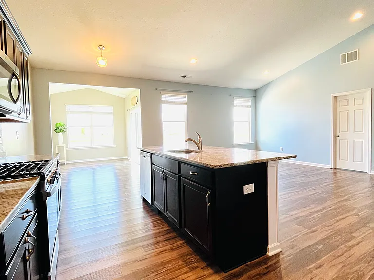 2566 Creek Bank Dr — Photo 9