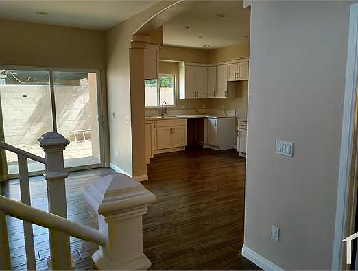 5th image of 9246 Cedros Ave #1