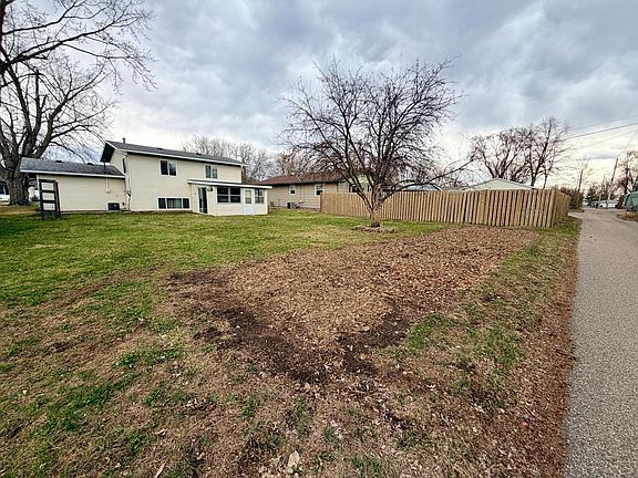 3rd image of 1039 36th Ave N