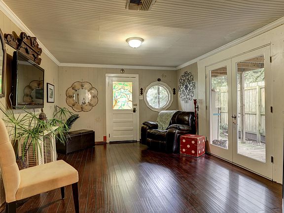 5th image of 122 Louisa Blvd