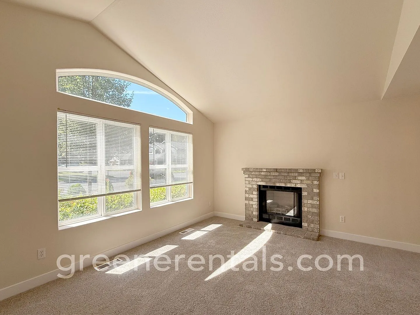 3BR 2.5BA Home Located in Beckonridge Neighborhood — Photo 4