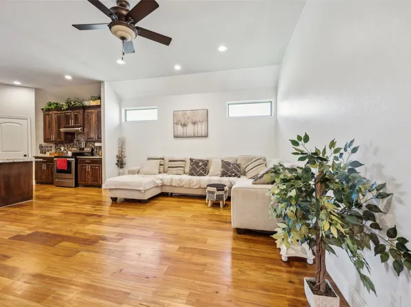 2405 La Costa Dr, Rowlett, TX 75088