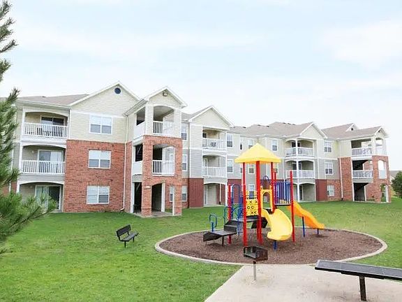4th image of 9400 N Oak Trafficway #6741