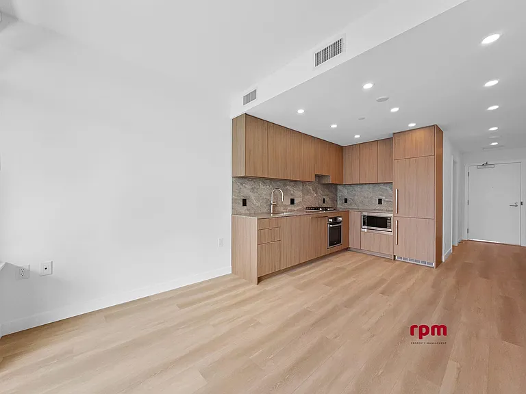 626 Claremont St #21XX — Photo 3