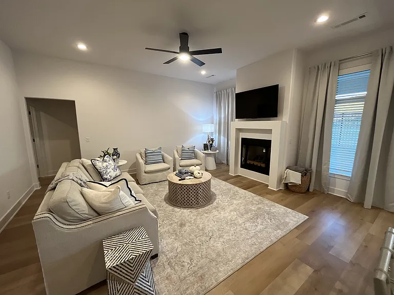 463 S Wagon Wheel Ave — Photo 3