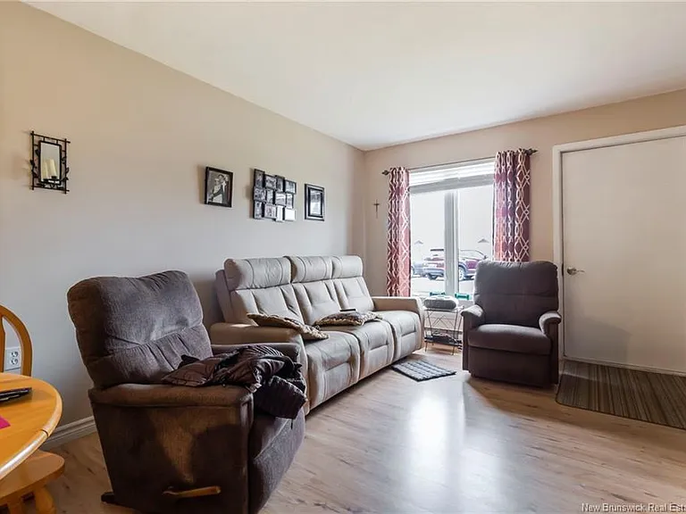 50 Boucher St — Photo 25