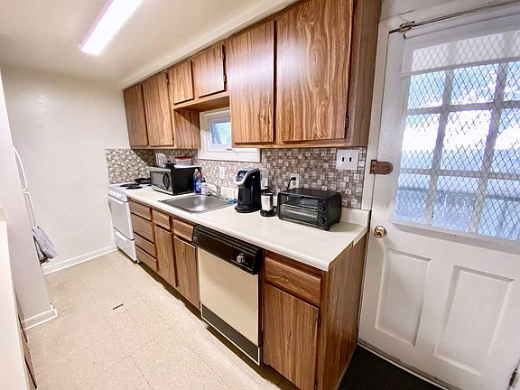 5th image of 258 S Alder St #1