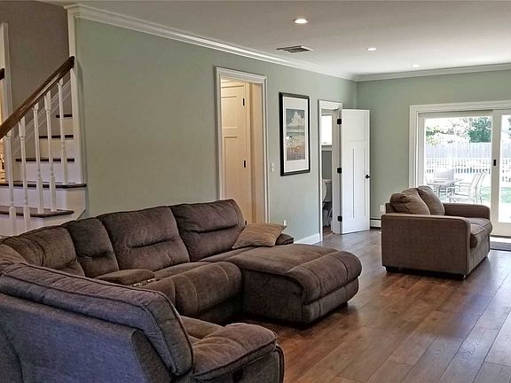 4th image of 262 Thrift St