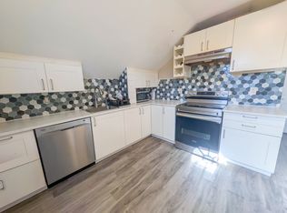 32 Garnet St #2, Saint Catharines, ON L2M5E8