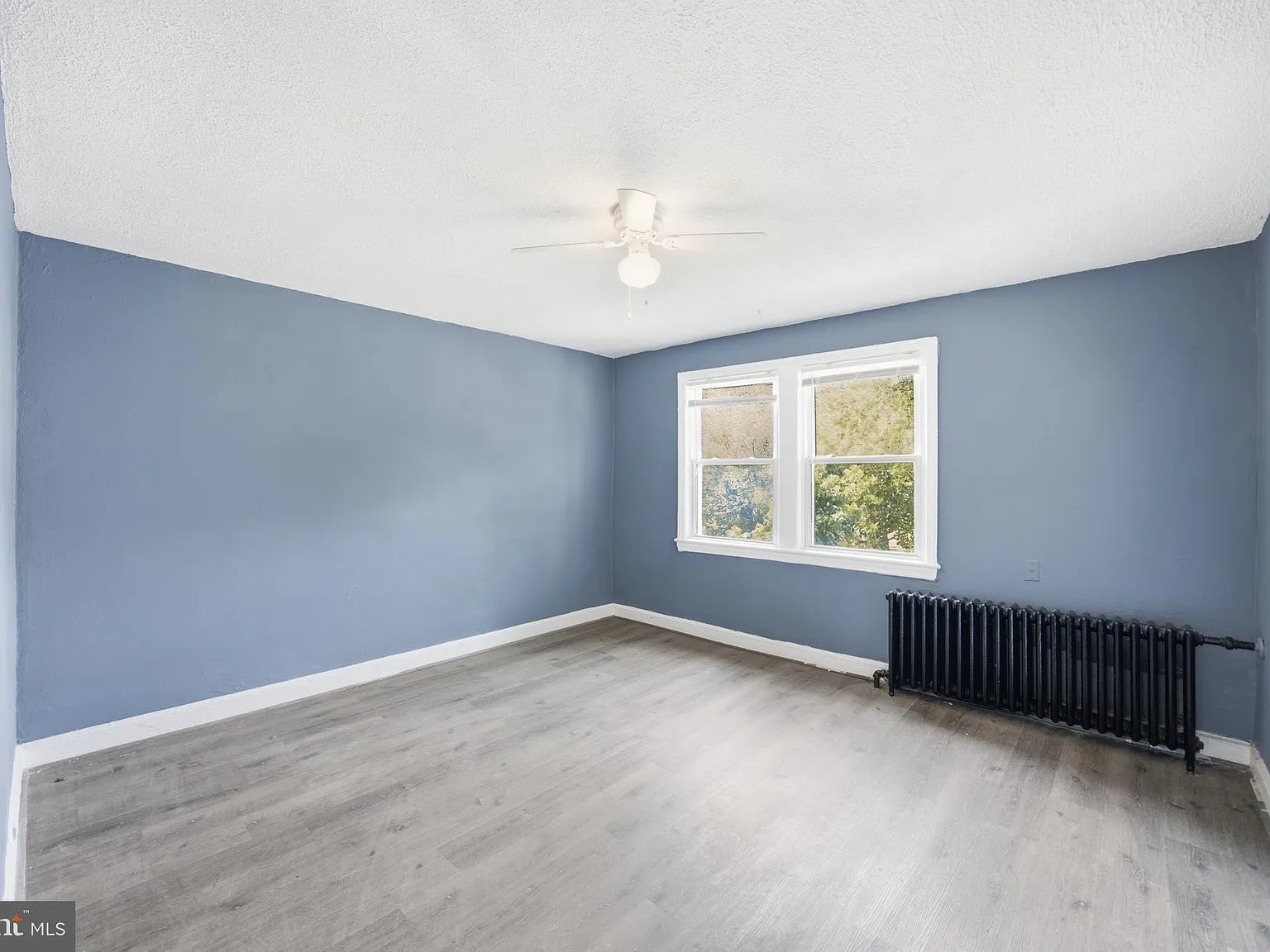 1 bed, 1.0 bath, 4477 sqft, $1,300 — Photo 2