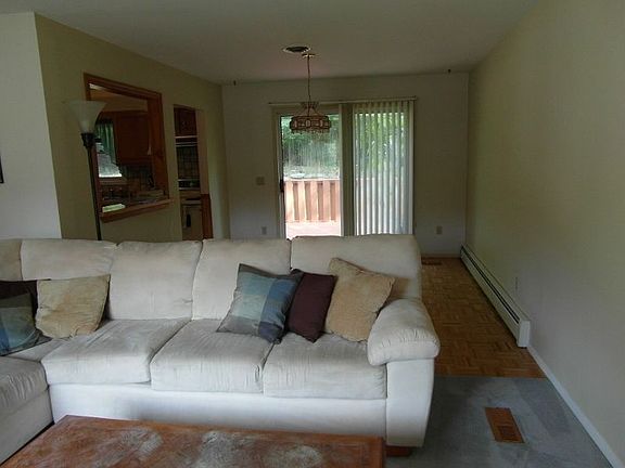 3rd image of 44 Tall Oaks Dr
