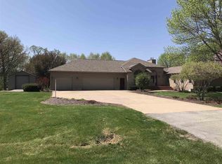102 Lakeview Dr, Colona, IL 61241