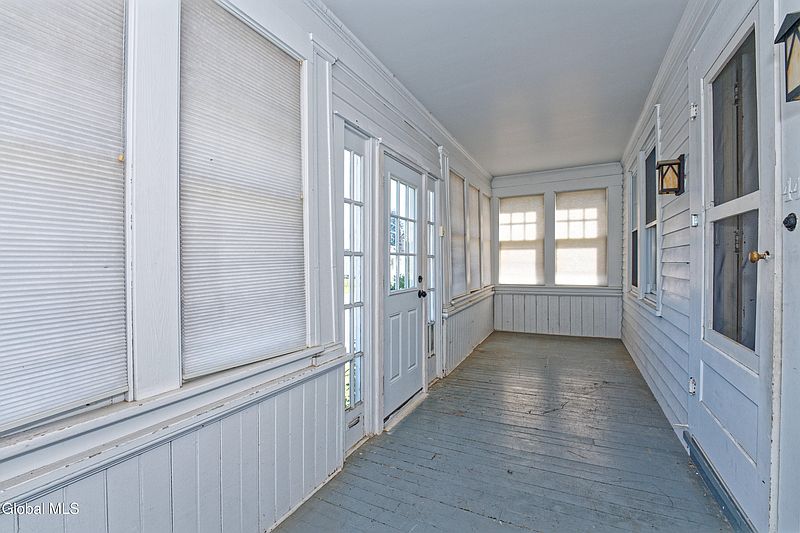 4th image of 44 Carlton Avenue