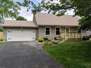 546 Meadowland Dr, Hubbard, OH