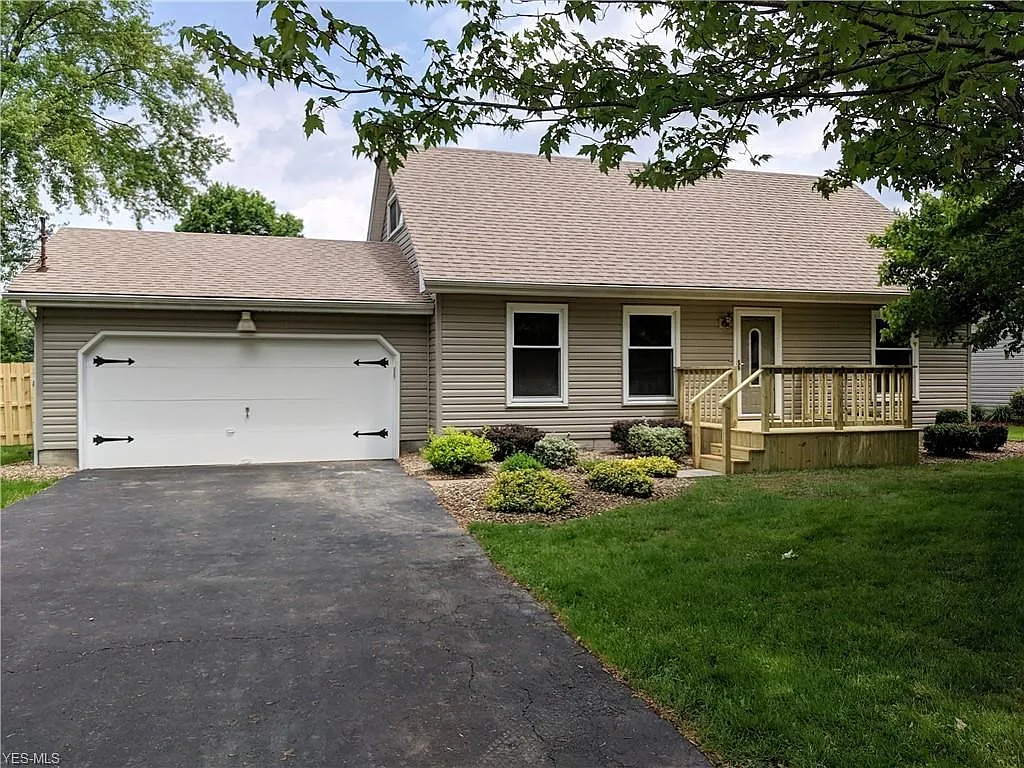546 Meadowland Dr photo 1