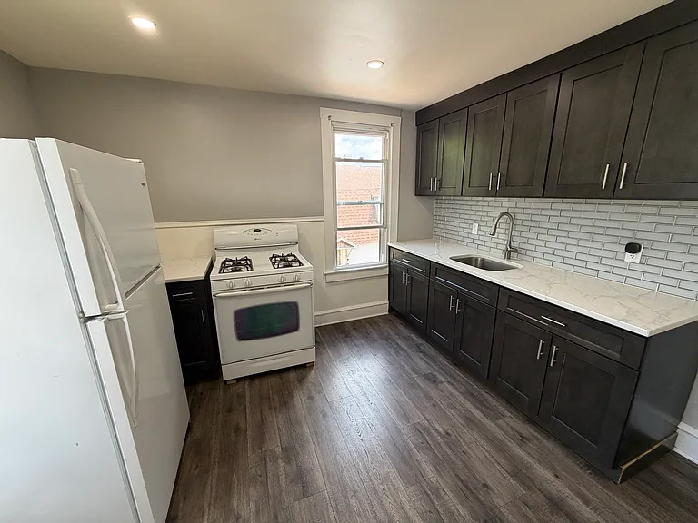 50 E 4th St #2 — Photo 12
