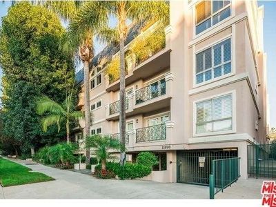 11690 Montana Ave APT 303, Los Angeles, CA, 90049
