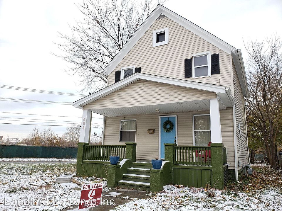 1st image of 688 W 13th St