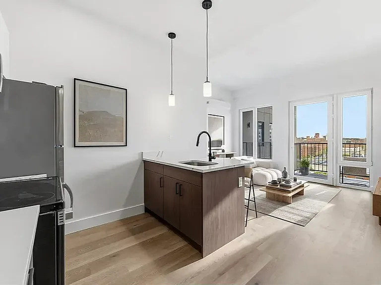 89-25 162nd St #806 — Photo 3