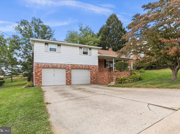 3130 Starlight Dr, York, PA 17402